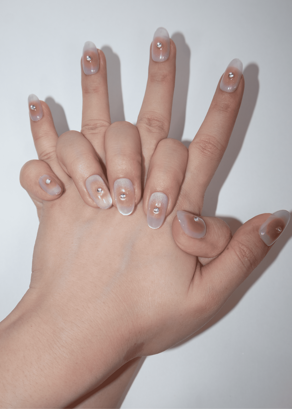 Blush Cat Eye Single Rhinestone Short Oval Nails