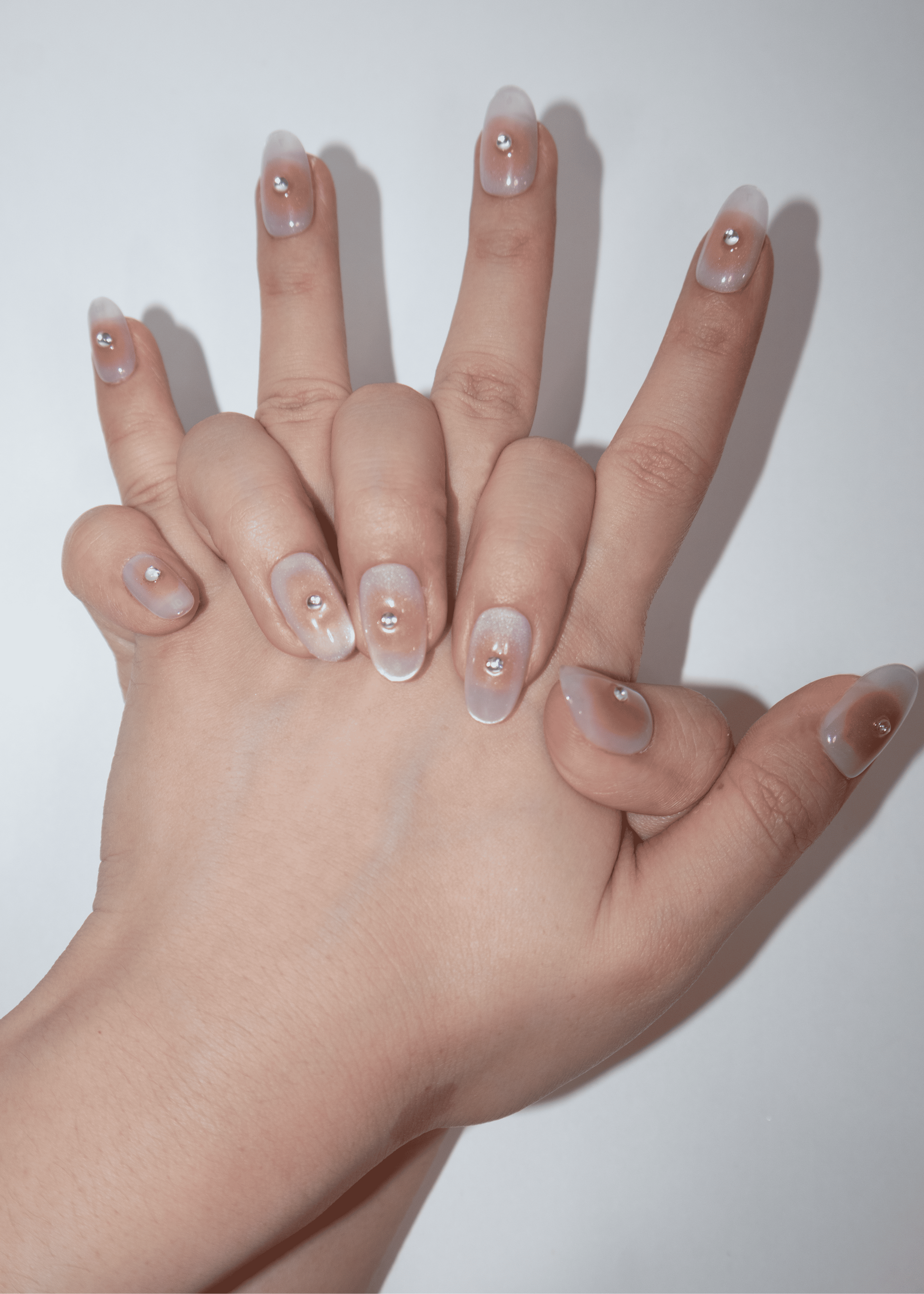 Blush Cat Eye Single Rhinestone Short Oval Nails