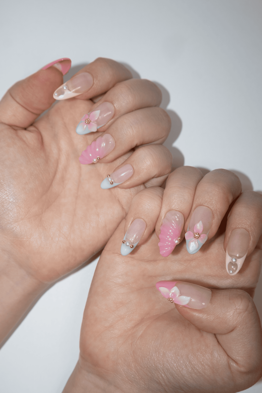 Pastel 3D Flower Shell Short Almond Press On Nails
